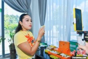 天天黄历泰国主播品三亚榴莲：“尝到了家乡味”