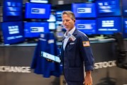 天天黄历尾盘：美股小幅上扬 标普指数上涨约0.3%